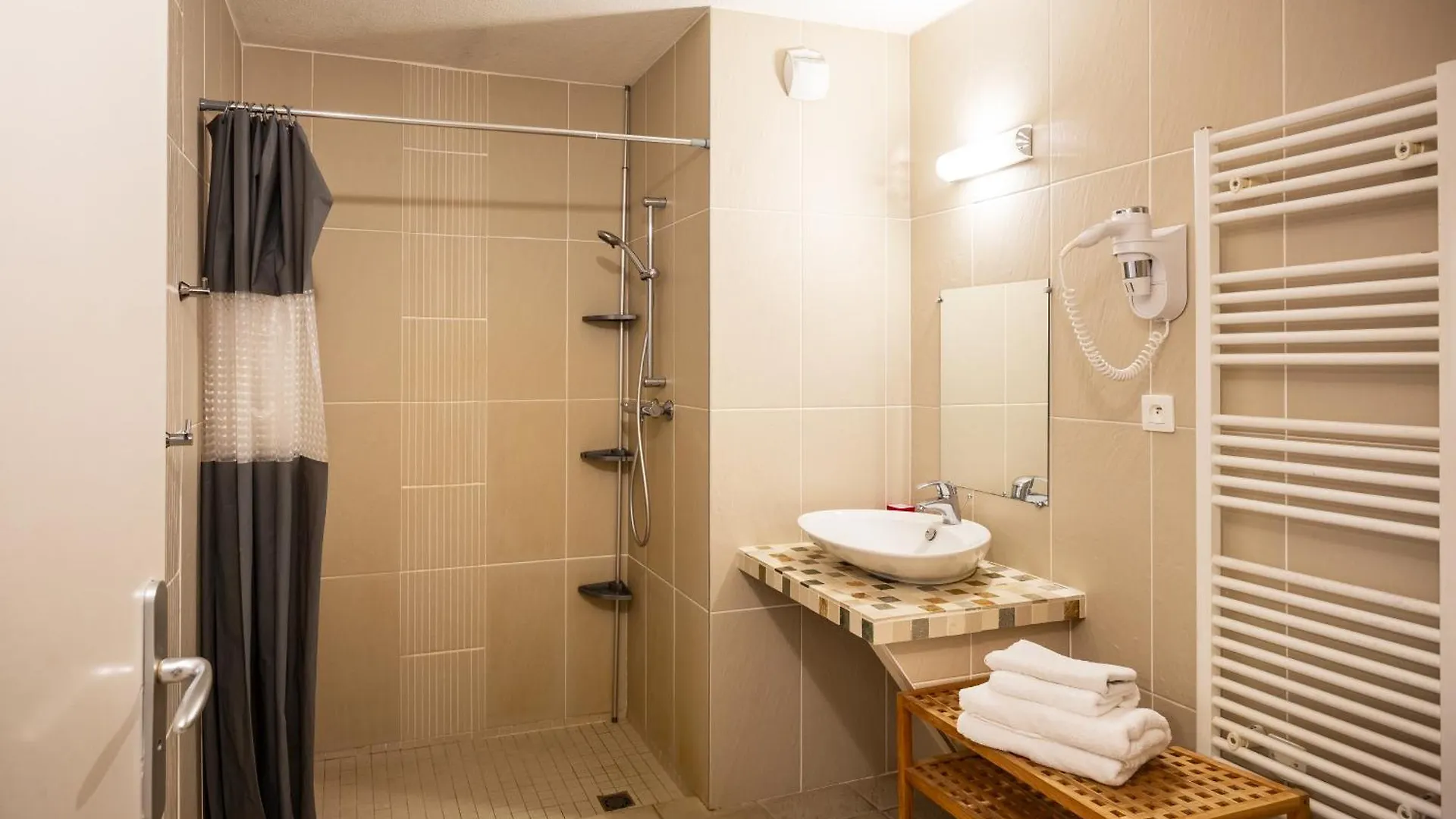 Sancy Resort Chambon-sur-Lac 3*,